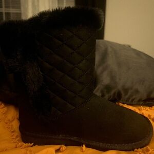 New- Youth girls quilted fur booties